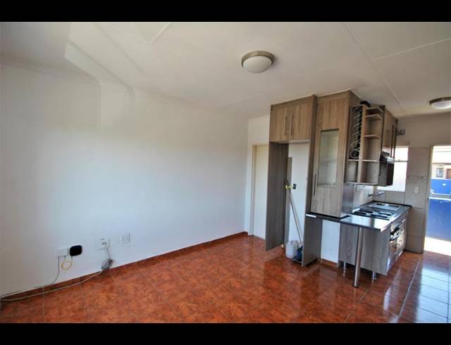2 BEDROOM APARTMENT FOR SALE IN FLEURHOF
